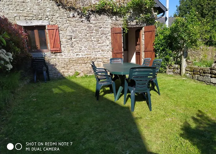 Au Bout De La Marais Ambrieres Les Vallees